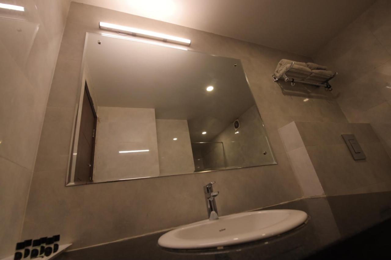Airport Hotel Bollywood Paradise New Delhi Exterior photo